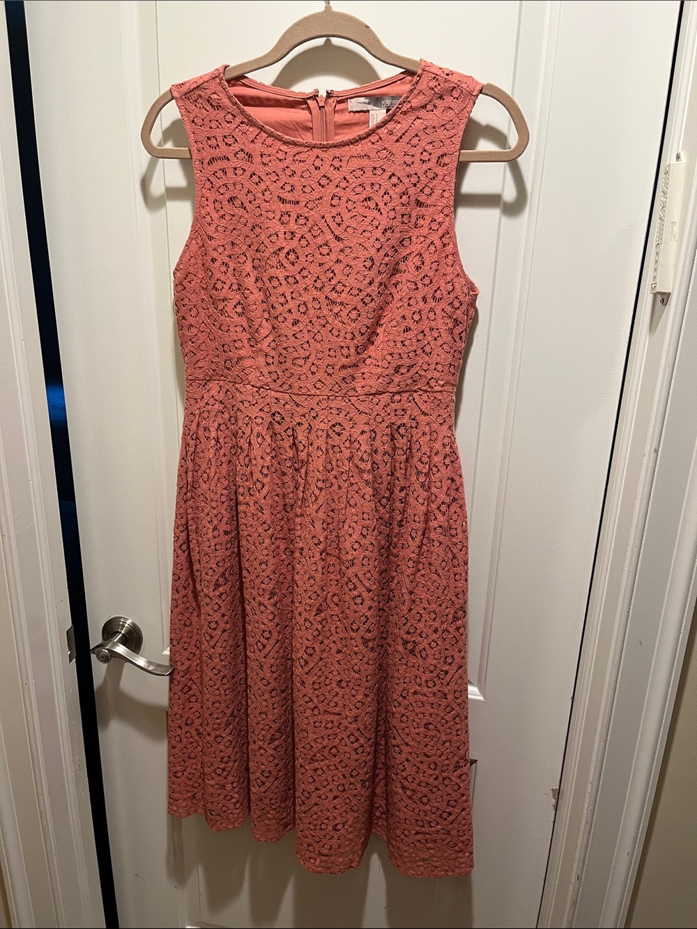 Forever 21 Coral Lace MIDI Dress fully lined, size M, sleeveless